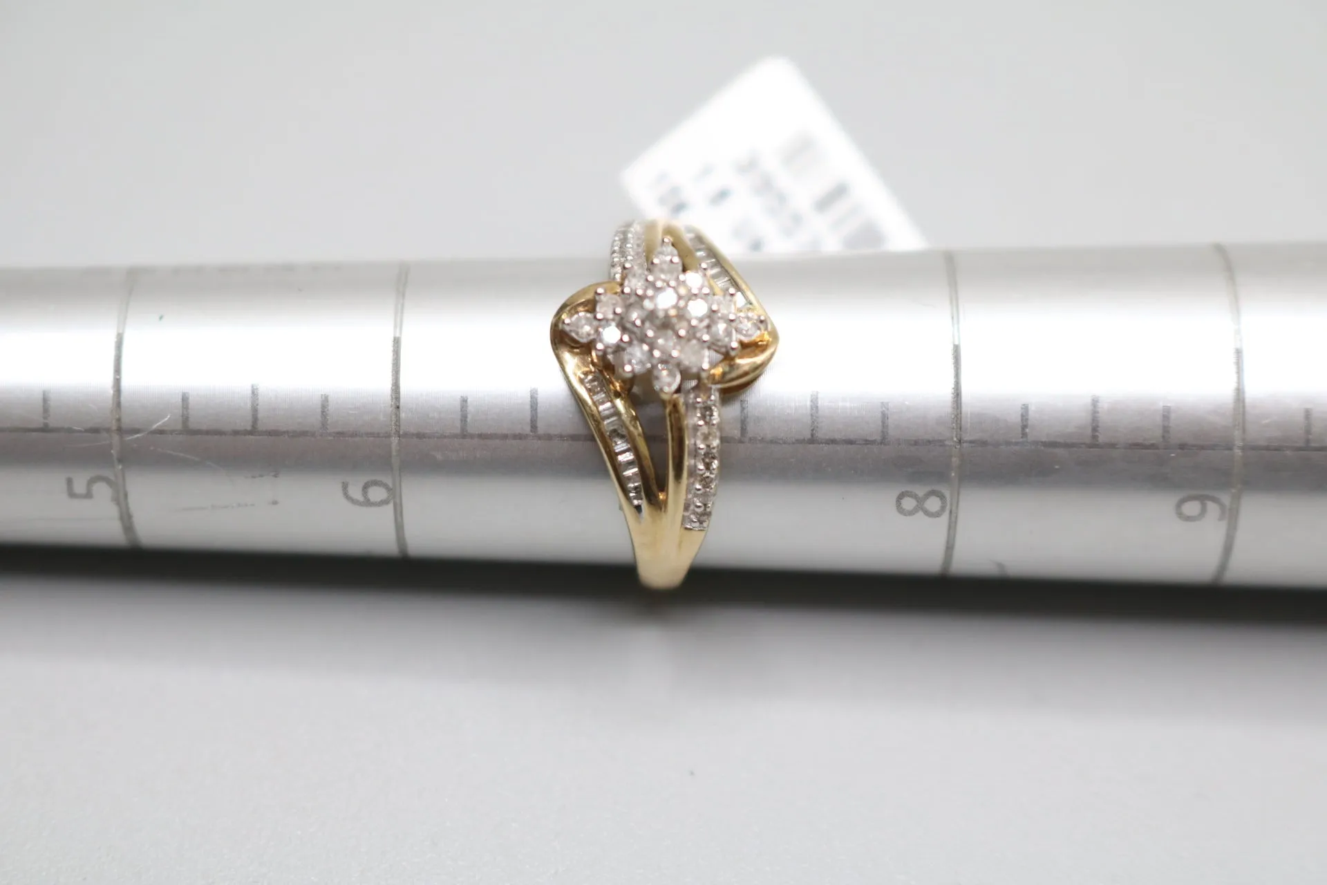 10K Yellow Gold 0.50 CTW Diamond Cluster Cocktail Ring (Size 7)