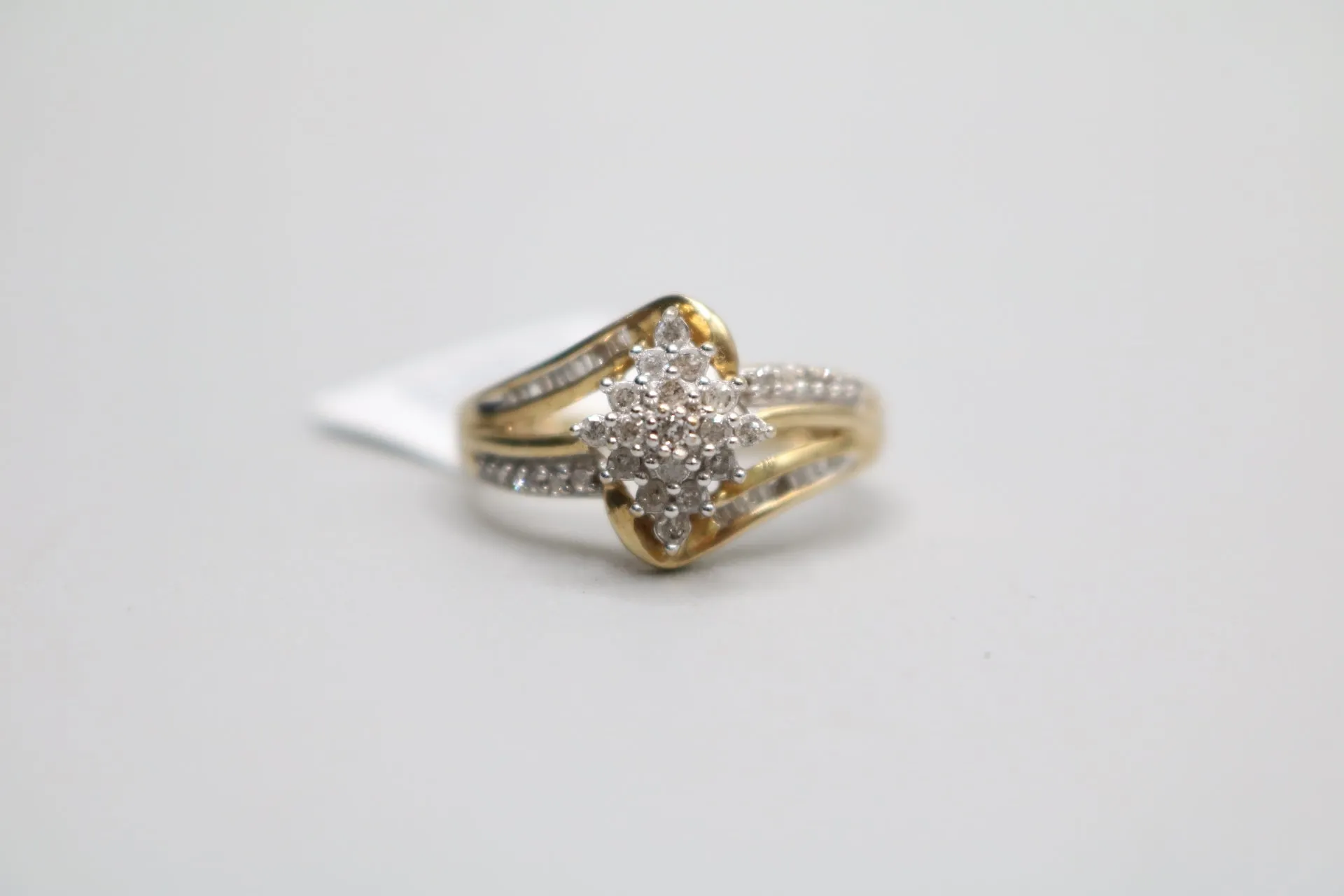 10K Yellow Gold 0.50 CTW Diamond Cluster Cocktail Ring (Size 7)