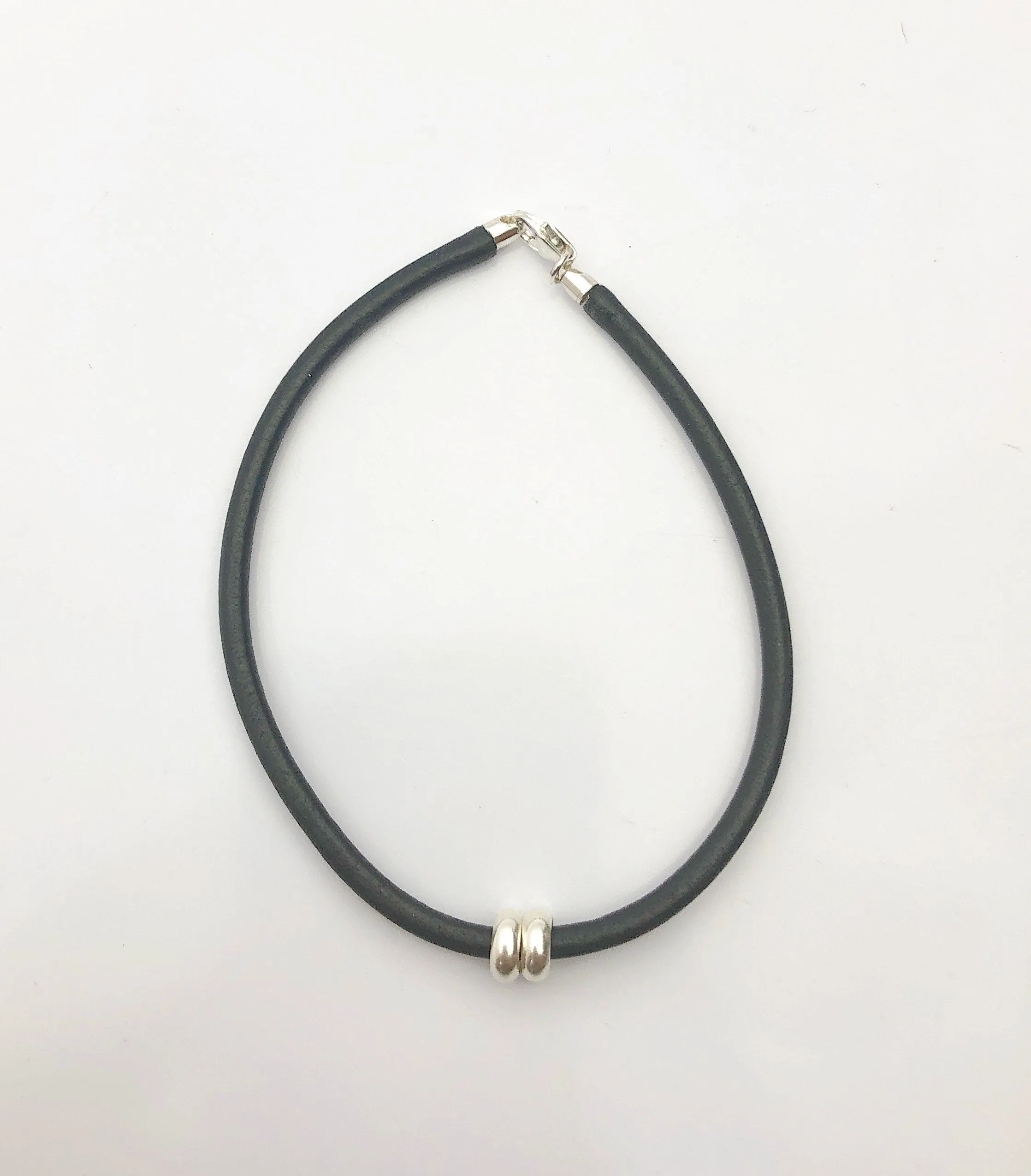 7.5” 3.0mm Black Leather Bracelet with stopper. (5012213075L2)