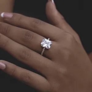 Cocktail Ring in White