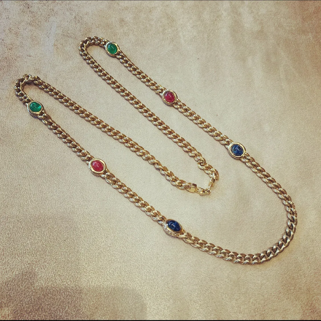 Grosse Long gold chain with emerald sapphire ruby glass