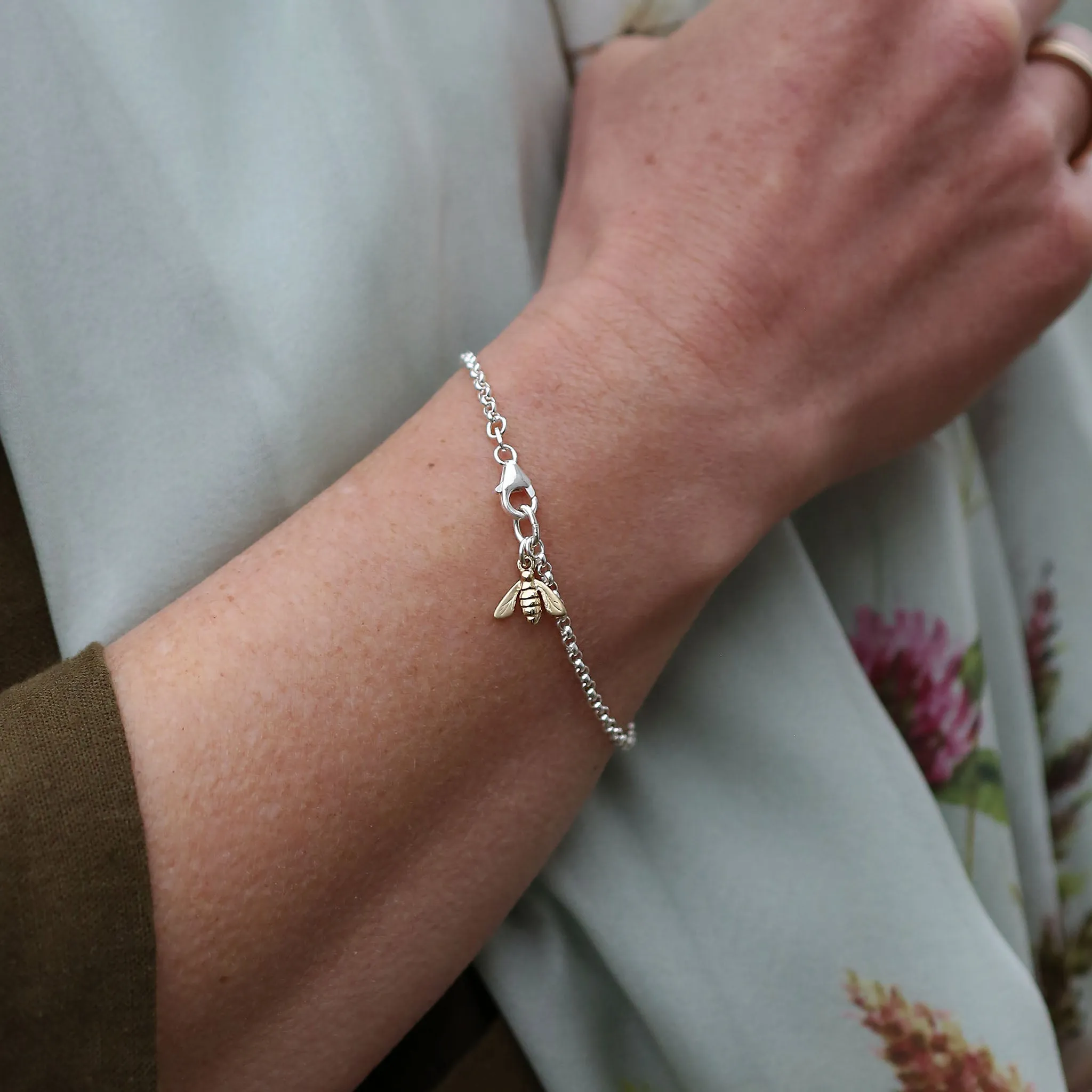 Honeycomb 2-link Bracelet with 9ct Yellow Gold Bee