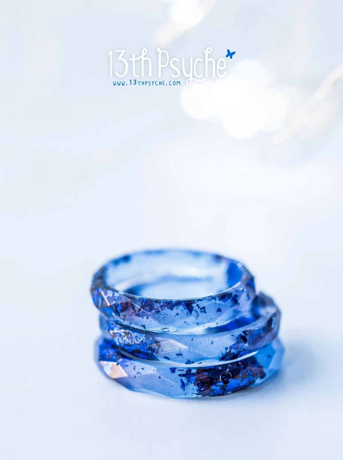 Light blue faceted resin ring with blue flakes