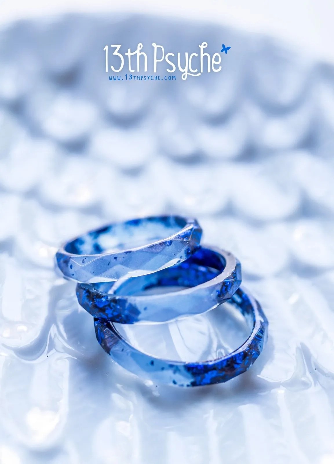 Light blue faceted resin ring with blue flakes