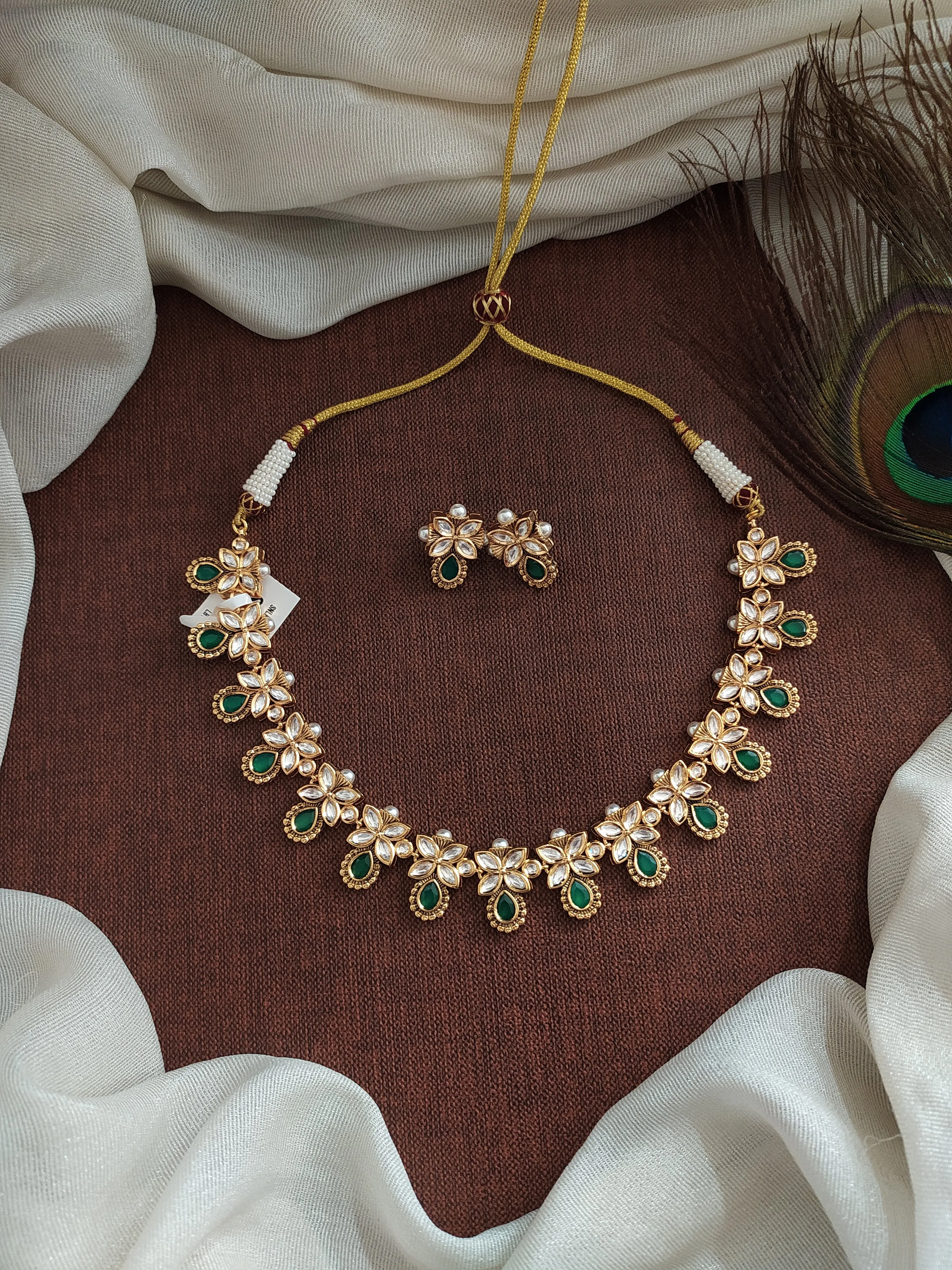 Mesmerizing Floral Design Polki Kundan Necklace Set