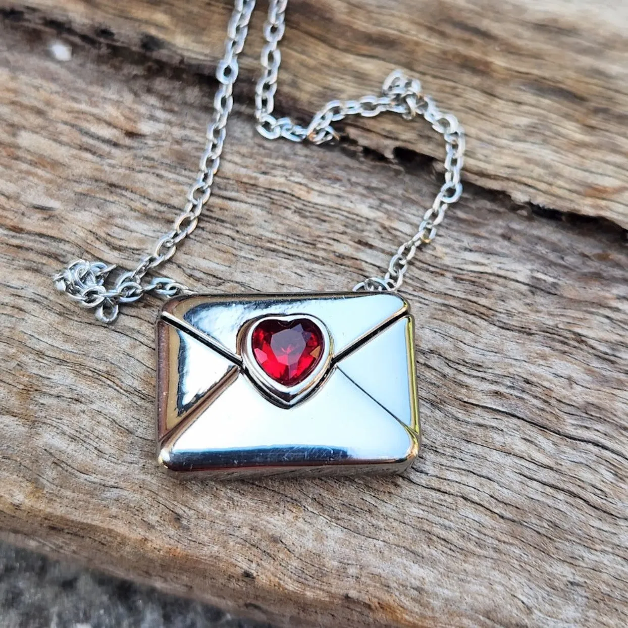 MESSAGE TO YOU - WATERPROOF SILVER HEART NECKLACE