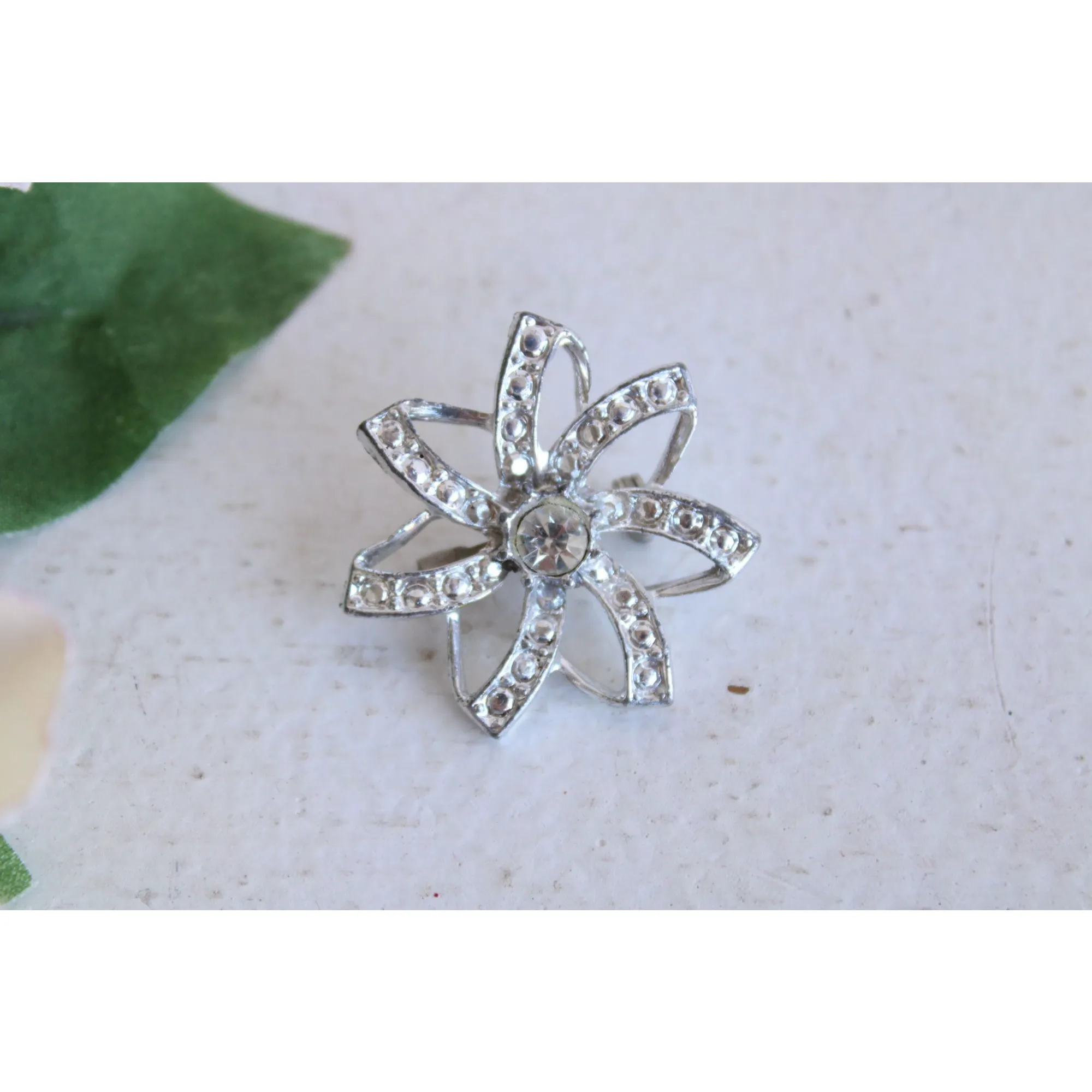 Vintage 1950s 1960s Flower Pin