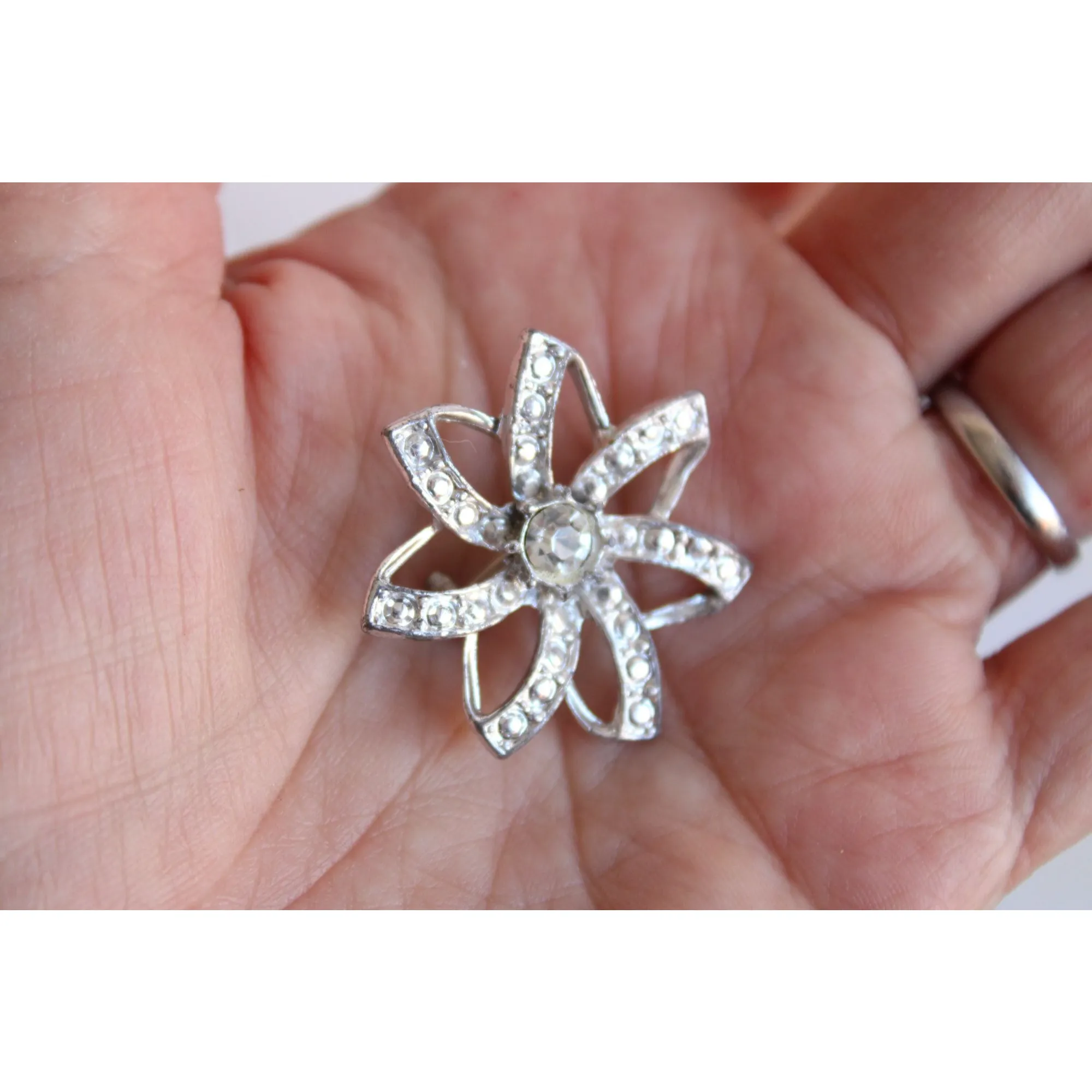 Vintage 1950s 1960s Flower Pin